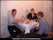 [Foto 1] Familiesex, Incest, Moeder neukt Zoon, Vader neukt Dochter..