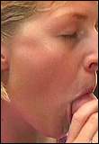 sexfoto: sperma - Met het zaad nog tussen haar kiezen krijgt dit sletje...
