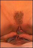 sexfoto: sperma - Hete straaltjes geil sijpelen langs de strakke dijen...